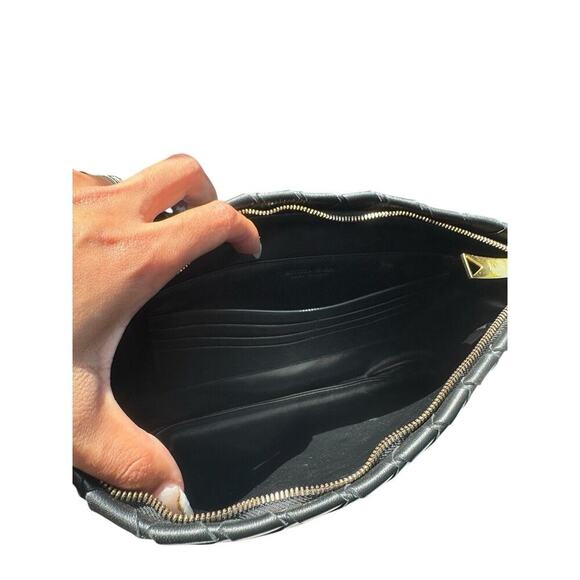 Bottega Veneta Black Intrecciato Woven Leather Clutch / Minimalist Handpurse - Picture 13 of 13